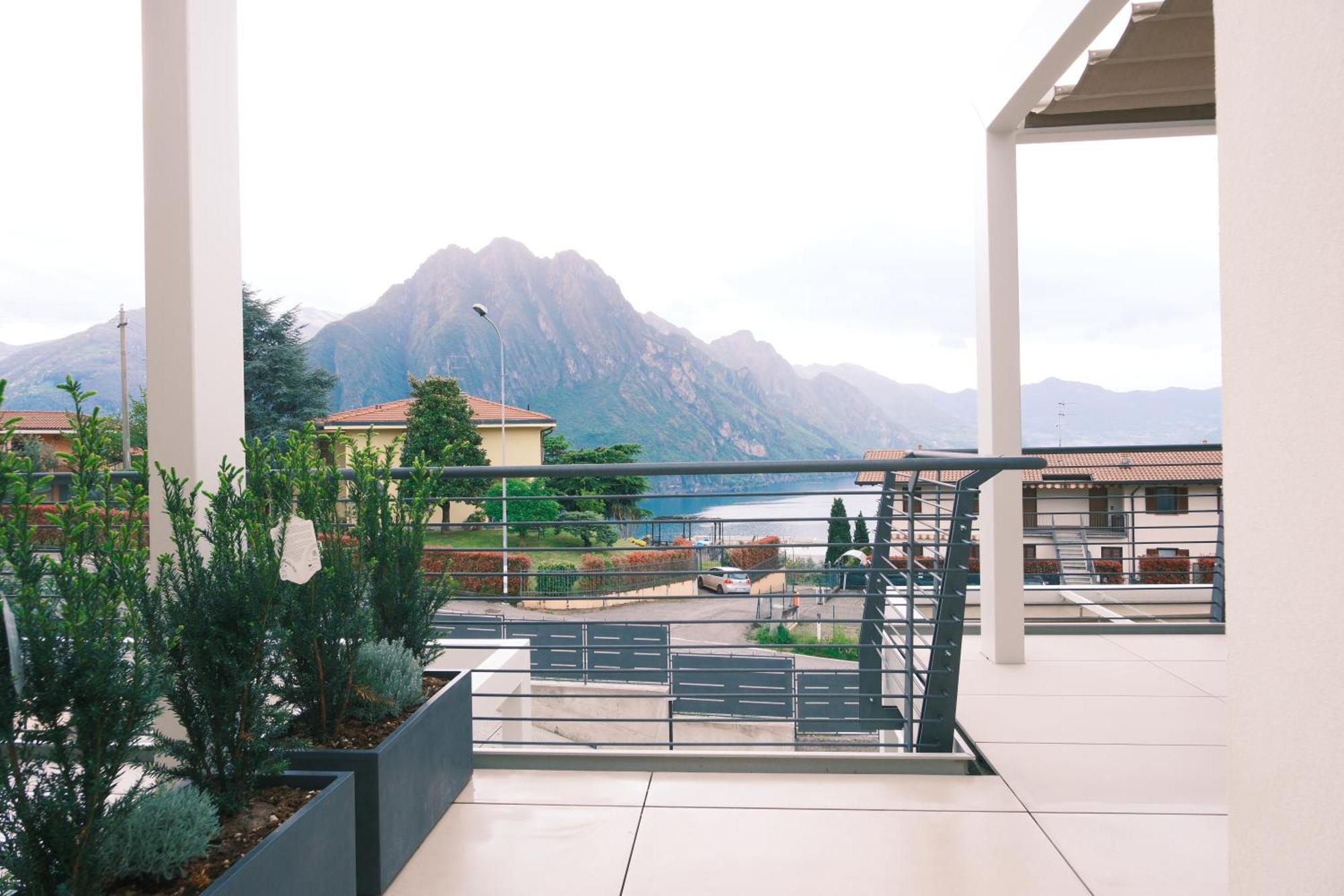 Costa Blu - Terrace Overlooking The Lake & Pool Riva di Solto Bagian luar foto