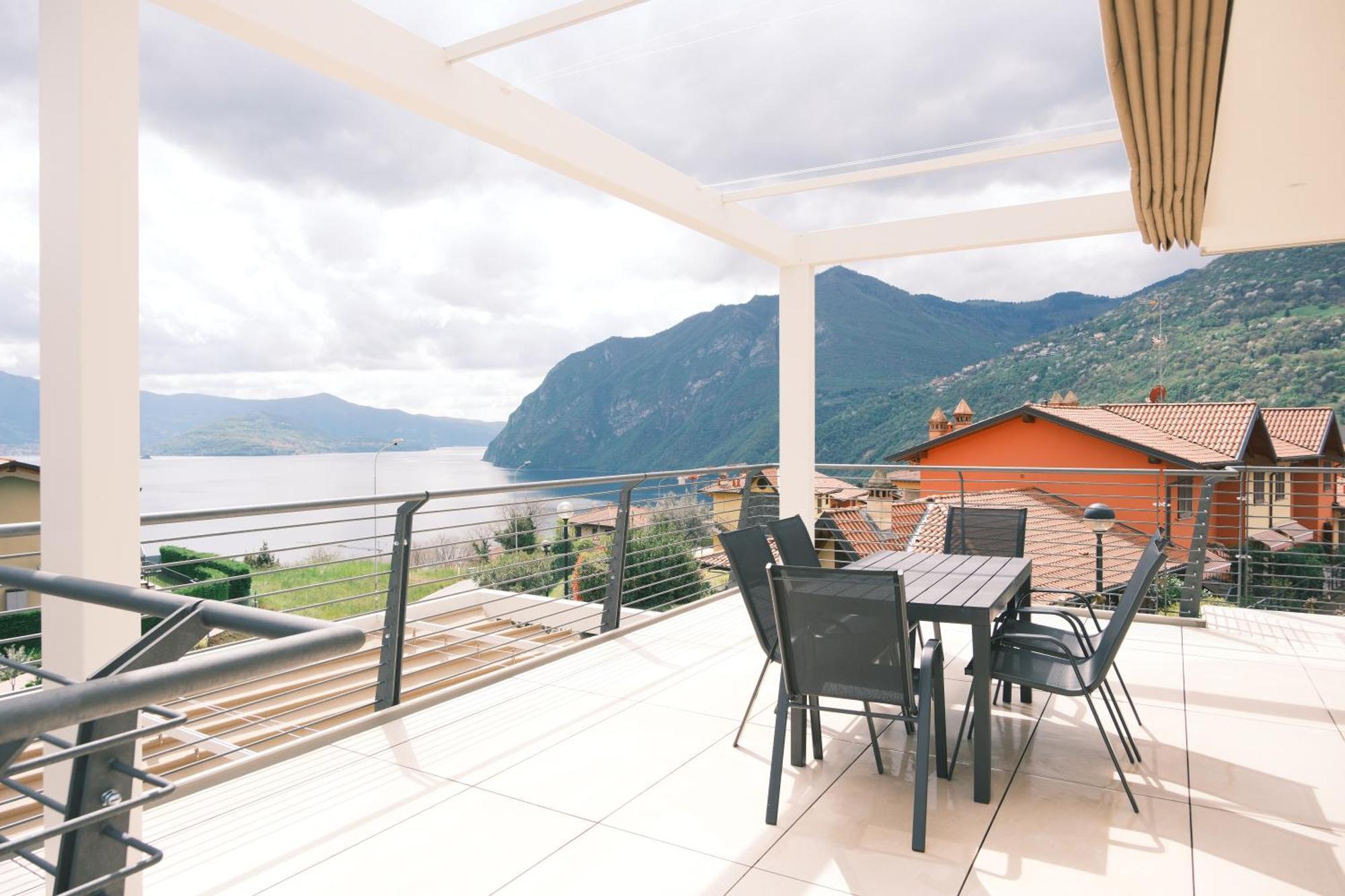 Costa Blu - Terrace Overlooking The Lake & Pool Riva di Solto Bagian luar foto