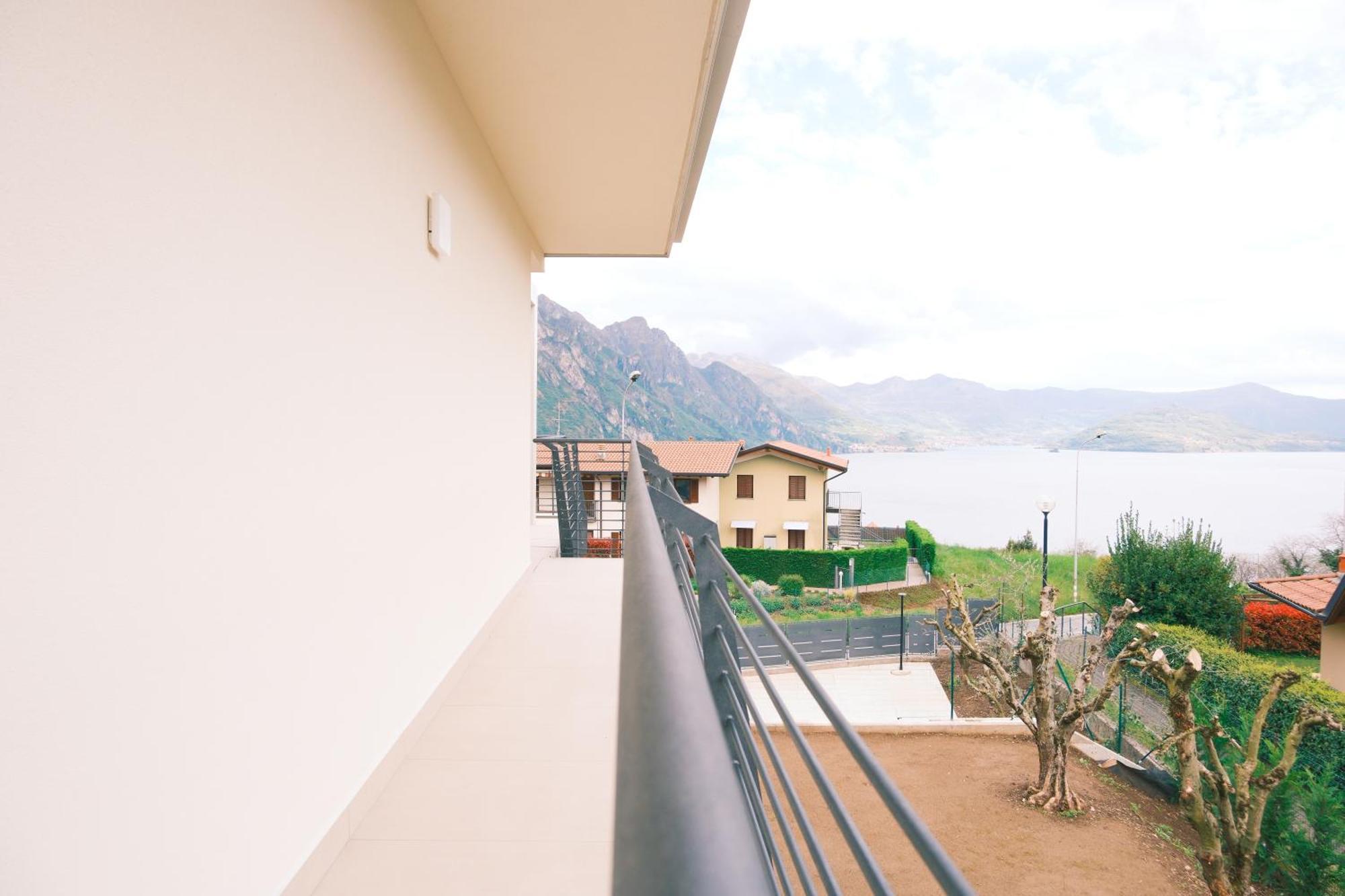 Costa Blu - Terrace Overlooking The Lake & Pool Riva di Solto Bagian luar foto