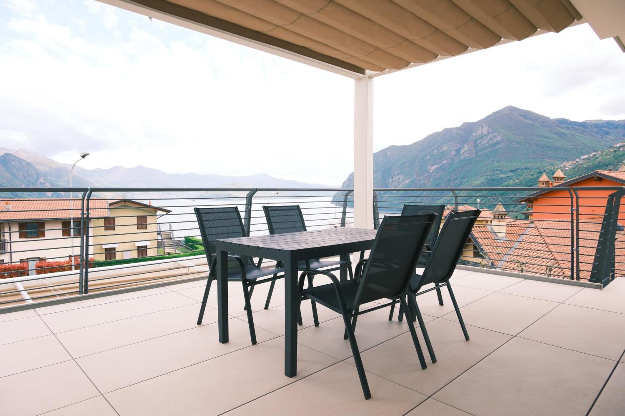 Costa Blu - Terrace Overlooking The Lake & Pool Riva di Solto Bagian luar foto