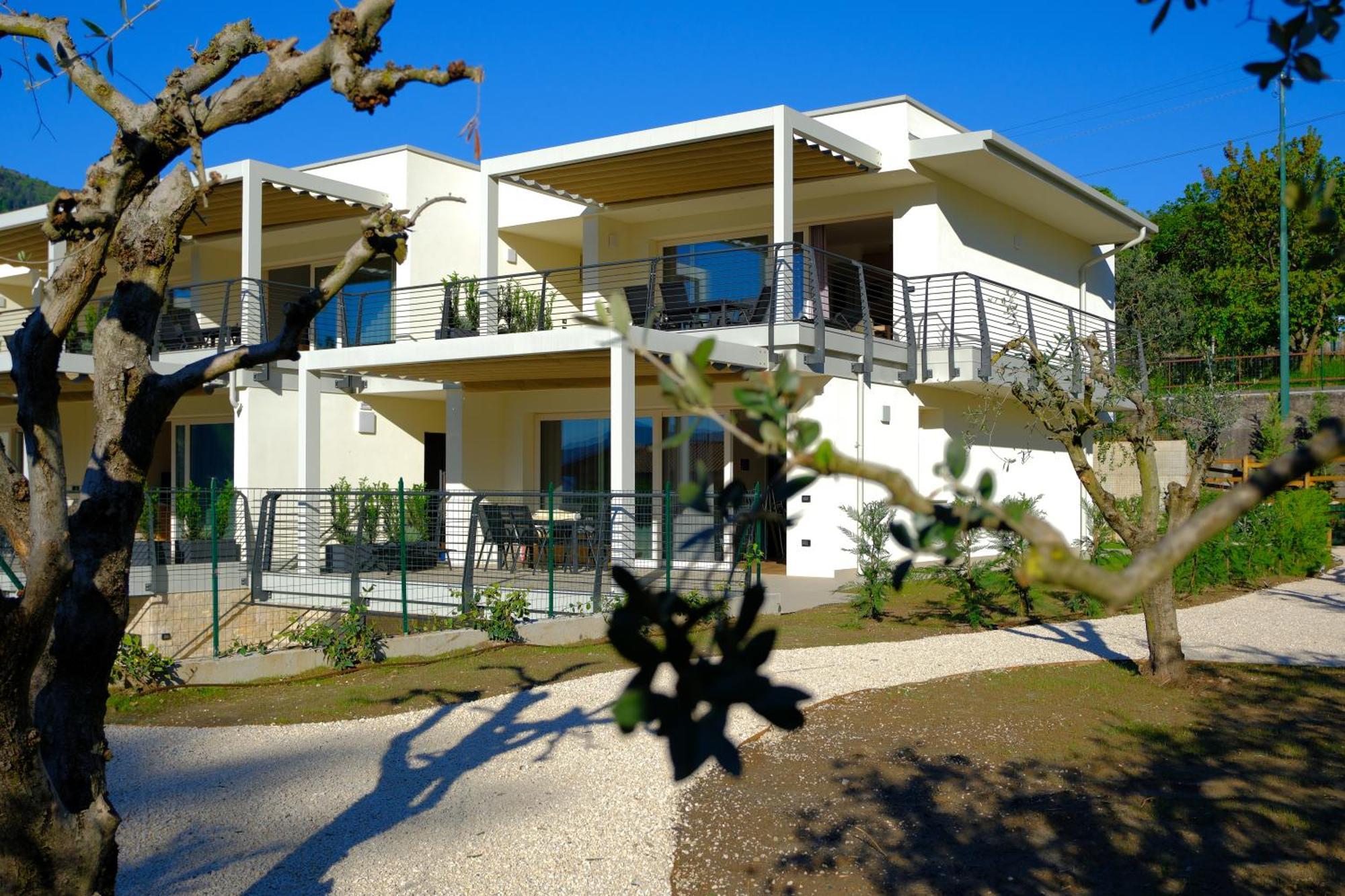 Costa Blu - Terrace Overlooking The Lake & Pool Riva di Solto Bagian luar foto
