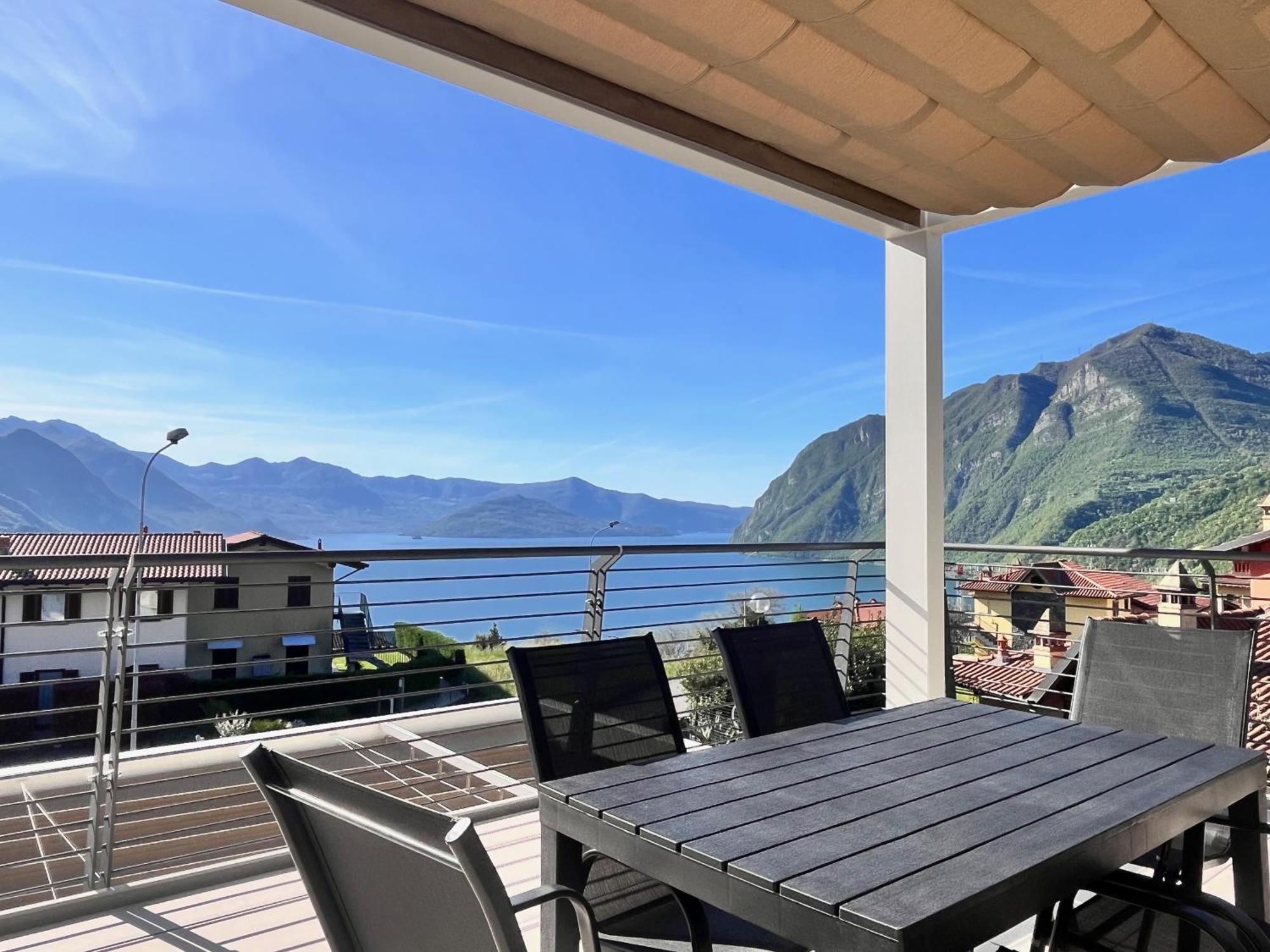 Costa Blu - Terrace Overlooking The Lake & Pool Riva di Solto Bagian luar foto