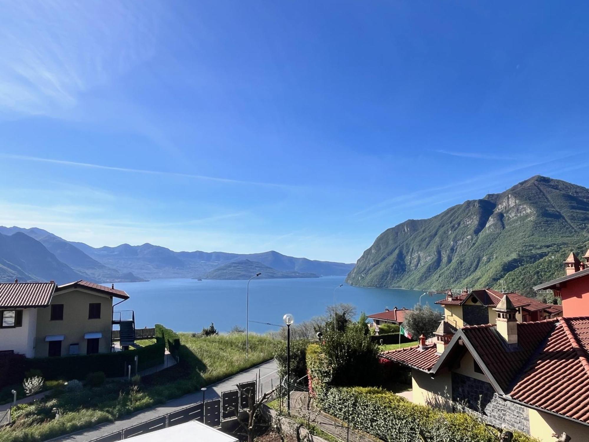 Costa Blu - Terrace Overlooking The Lake & Pool Riva di Solto Bagian luar foto