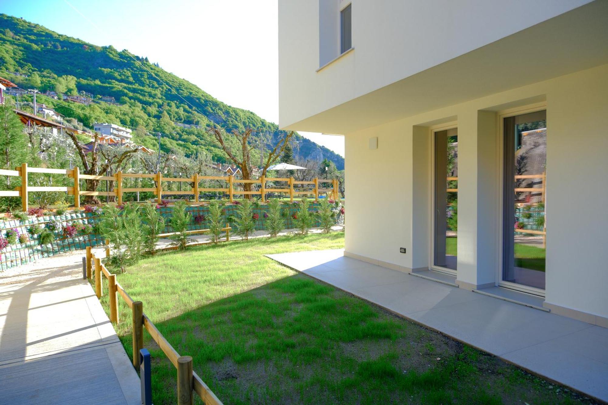 Costa Blu - Terrace Overlooking The Lake & Pool Riva di Solto Bagian luar foto