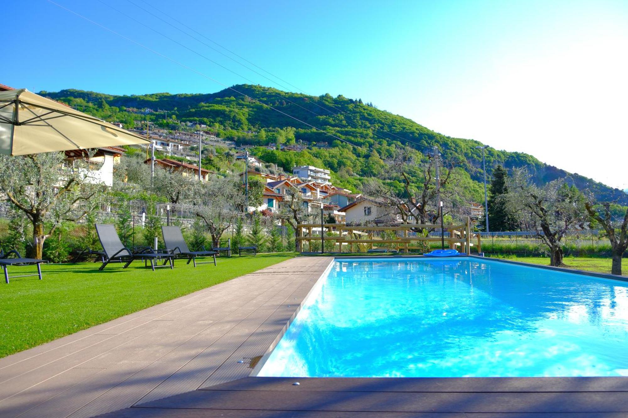 Costa Blu - Terrace Overlooking The Lake & Pool Riva di Solto Bagian luar foto
