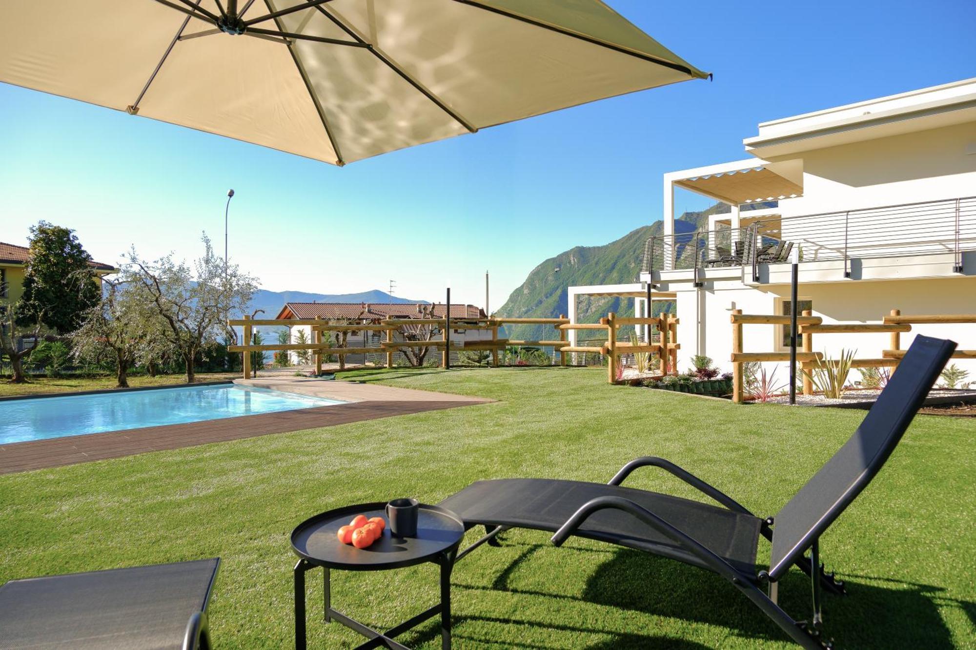 Costa Blu - Terrace Overlooking The Lake & Pool Riva di Solto Bagian luar foto